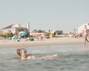 Elizabeth Olsen, Dakota Fanning – Very Good Girls (2013)