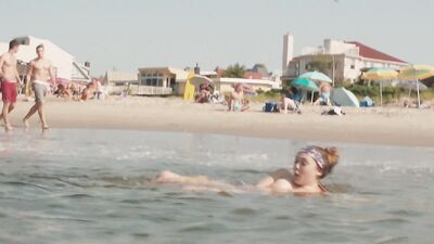 Elizabeth Olsen, Dakota Fanning – Very Good Girls (2013)