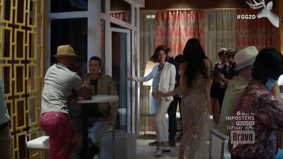Lisa Edelstein – Girlfriends’ Guide to Divorce s03e04 (2017)