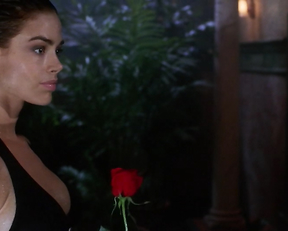 Denise Richards sexy – Valentine (2001)