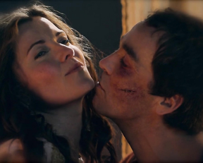 Lucy Lawless, Jaime Murray – Spartacus. Gods of the Arena s01e02 (2011)