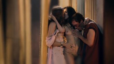 Lucy Lawless, Jaime Murray – Spartacus. Gods of the Arena s01e02 (2011)