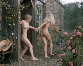 Sammi Davis, Amanda Donohoe – The Rainbow (1989)