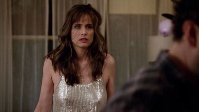 Amanda Peet – Togetherness s02e02 (2016)