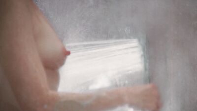 Julianne Moore, Amanda Seyfried, Nina Dobrev – Chloe (2009)