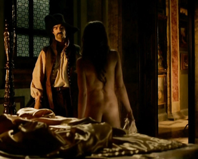 Eszter Tompa, Natasha Yarovenko – Las aventuras del capitan Alatriste s01e01 (2015)