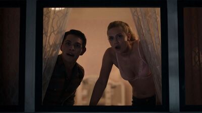Lili Reinhart naked – Riverdale s01e01 (2017)