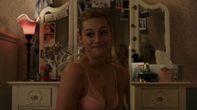 Lili Reinhart naked – Riverdale s01e01 (2017)