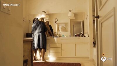 Lisi Linder nude in Mar de plastico s01e04 (2015)