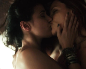 Emmanuelle Chriqui, KaDee Strickland – Shut Eye s01e01 (2016)