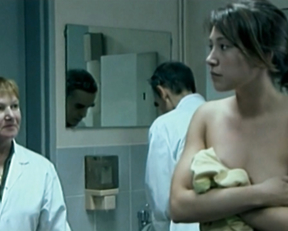 Marie Denarnaud, Laura Smet – Les corps impatients (2003)