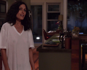 Lisa Edelstein, Alanna Ubach – Girlfriends Guide to Divorce s01e09 (2015)