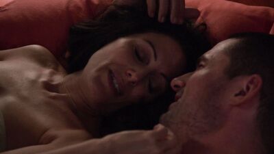 Lisa Edelstein, Alanna Ubach – Girlfriends Guide to Divorce s01e09 (2015)