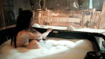 Alice Braga – Queen of the South s01e01 (2016)