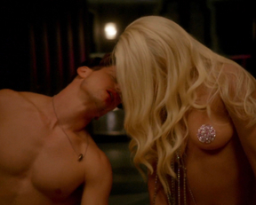 Lady Gaga, Chasty Ballesteros – American Horror Story s05e01 (2015)