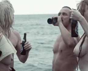 Trine Dyrholm, Julie Agnete Vang, Helene Reingaard Neumann – Kollektivet (2016)