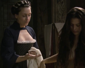 Elisa Mouliaa – Aguila Roja s03e01 (2010)