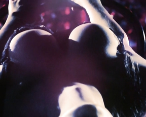 Anna Julia Kapfelsperger, Svenja Goebel – Fruchtfliegen (2013)