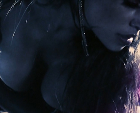 Anna Julia Kapfelsperger, Svenja Goebel – Fruchtfliegen (2013)