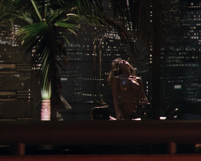 Teri Weigel – Predator 2 (1990)