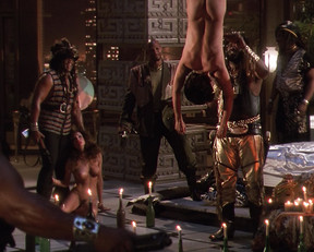 Teri Weigel – Predator 2 (1990)