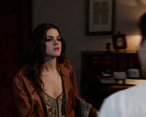 Callie Hernandez – Graves s01e06 (2016)