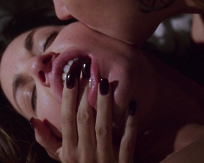 Jennifer Tilly, Gina Gershon – Bound (1996)