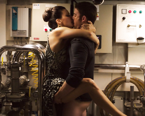 Gina Gershon – How to Make It in America s02e05-06 (2011)