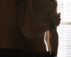 Shannon Berry – Hunters s01e01 (2016)