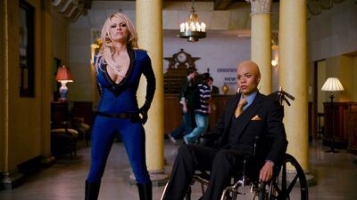 Pamela Anderson, Sara Paxton – Superhero Movie (2008)