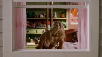 Pamela Anderson, Sara Paxton – Superhero Movie (2008)