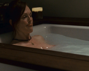 Julianne Moore, Yaya DaCosta – The Kids Are All Right (2010)