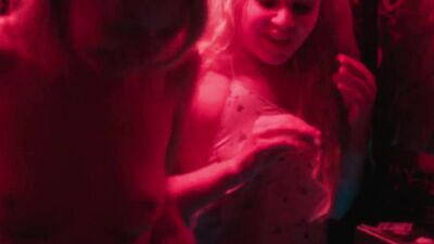 Morgan Saylor, Annabelle Dexter-Jones, India Menuez – White Girl (2016)