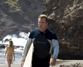 Emma Leonard – 800 Words s01e01 (2015)