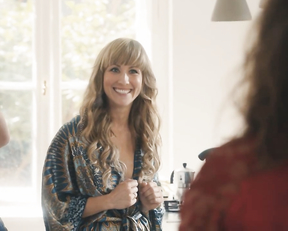 Maxi Warwel topless – Fur jede Losung ein Problem (2017)