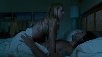 Kristen Bell, Mila Kunis – Forgetting Sarah Marshall (2008)