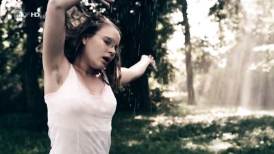 Sonja Gerhardt, Emilia Schule – Ku’damm 56 e01-03 (2016)