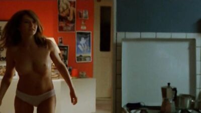 Carice van Houten, Halina Reijn – De Passievrucht (2003)