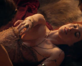 Lucy Lawless, Jaime Murray – Spartacus. Gods of the Arena s01e01 (2011)