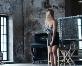 Svetlana Limper nude - The Series Method