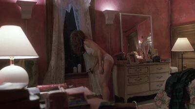 Marianne Hagan nude - Halloween The Curse Of Michael Myers