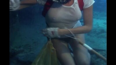 Jacqueline Bisset naked - The Deep