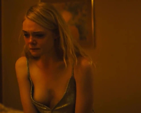 Elle Fanning topless - Galveston