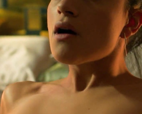 Paulina Gaitán nude