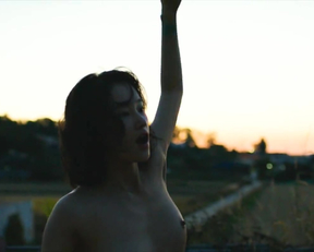 Jong-seo Jun nude - Burning