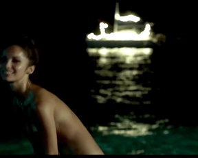 Lola Le Lann nude - Un Moment D'égarement