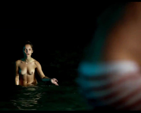 Lola Le Lann nude - Un Moment D'égarement