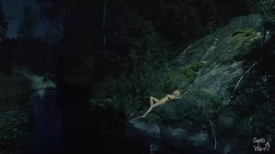 Kirsten Dunst naked - Melancholia