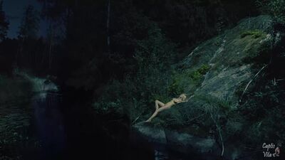 Kirsten Dunst naked - Melancholia