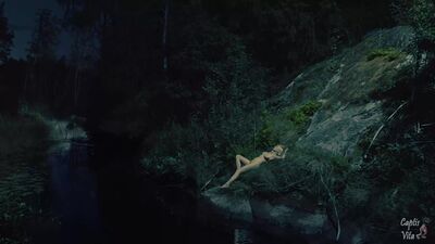 Kirsten Dunst naked - Melancholia